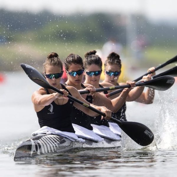 girls in competitive Kayak